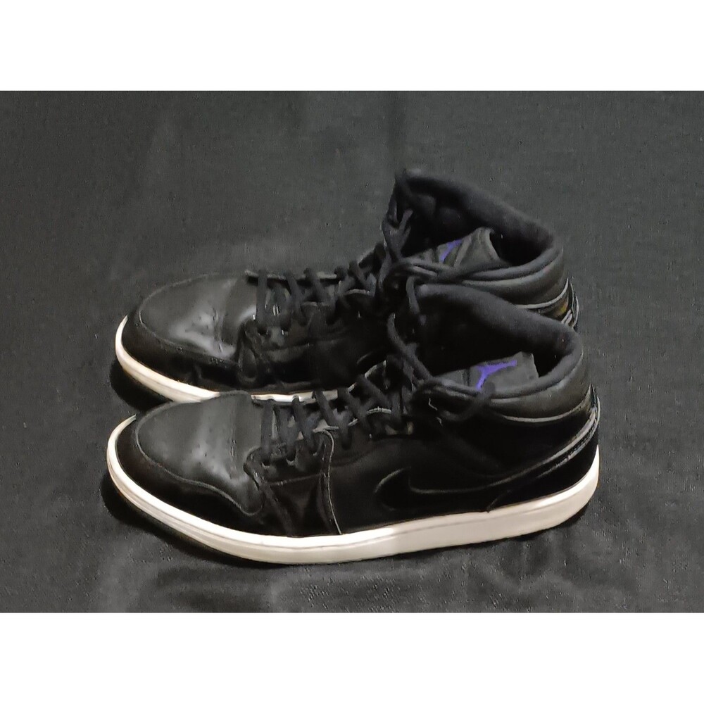 Black Nike air Jordan's